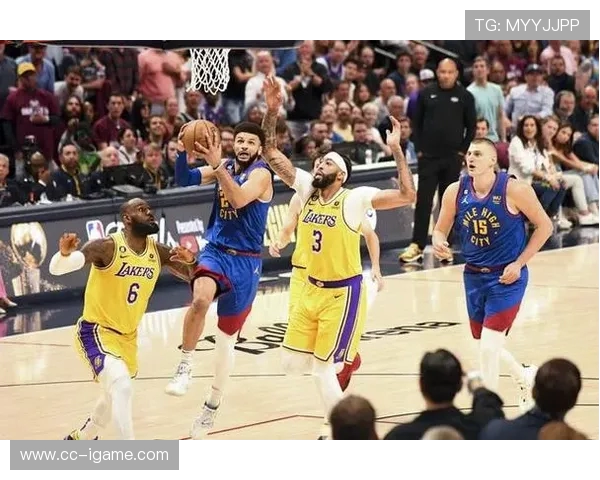 勇士与掘金激战正酣 季后赛对决牵动无数球迷心弦 勇士与掘金激战正酣 季后赛对决牵动无数球迷心弦